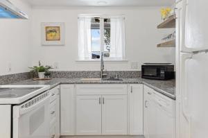 Robert St Cottage, near Lodi Lake