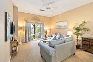 First floor beach style unit with lake view in Bahama Bay