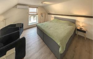 Cozy Home In Noordscheschut With Wifi