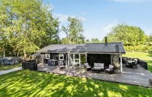 4 Bedroom Beautiful Home In Gilleleje - Udsholt Sand