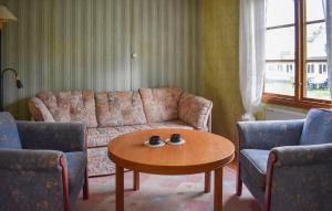 Gorgeous Home In Jämjö With Kitchen