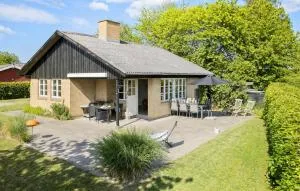 3 Bedroom Awesome Home In Brenderup Fyn - Skovs-Højrup