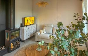 Maisons de vacances Awesome Home In Prades Sur Vernazobre : photos des chambres