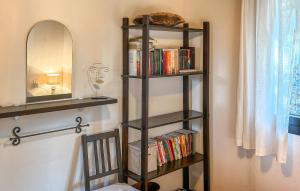 Maisons de vacances Awesome Home In Prades Sur Vernazobre : photos des chambres