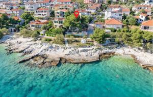 Amazing Home In Rogoznica With Jacuzzi 