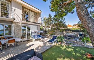 Amazing Home In Rogoznica With Jacuzzi 