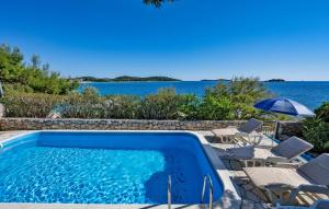 Four-Bedroom Holiday Home In Rogoznica