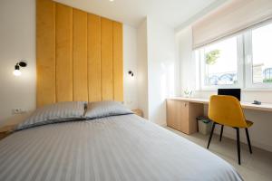 Miodowy apartament z dużym tarasem w Rewalu, blisko morza