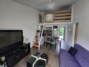 Maisons de vacances Maison Renovee 400m de la Plage avec Terrasse et Parking, La Faute-sur-Mer - FR-1-194-286 : photos des chambres