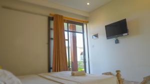 Phòng Giường Đôi Nhìn Ra Hồ Bơi (Double Room with Pool View)