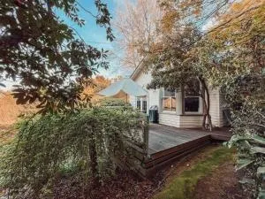 Woolrich Historic Garden Cottage - Monbulk