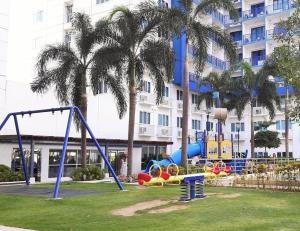 SEA 2-BR Unit with Free Parking near Mall of Asia