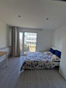 Appartements Appartement comfortable a 200 m a pied du RER A : Appartement 3 Chambres