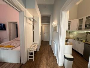 Fancy Cozy 2 BDR Downtown Apt