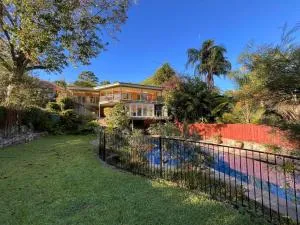 Urban poolside oasis in Sydney- outdoor living at its best - Pymble
