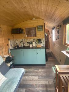 Campings Roulotte , hebergement atypique : photos des chambres