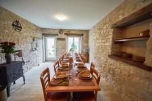 Maisons de vacances ABRICOSY Maison de campagne 6 personnes Aiglepierre : photos des chambres