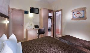 Triple Room room in Hotel Rubens