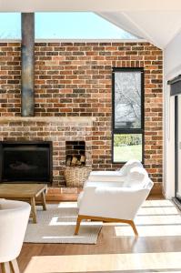 Contemporary 10 Person-Haven with Pool