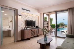 KRESTEN ROYAL Euphoria Resort