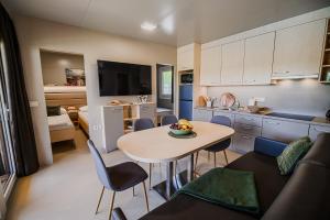 DELUXE Lake View Mobile Homes with Thermal Riviera Tickets 