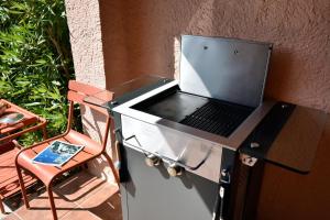 Appartement avec piscine cozy spacieux, climatise, vue mer! Plages et centre 15 mns!