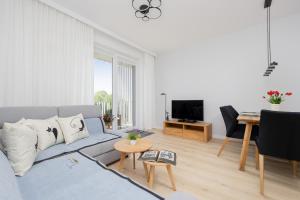 Stacja Wola Nowoczesny Apartament z Balkonem i Parkingiem Warszawa by Noclegi Renters