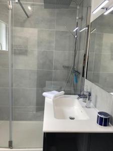 Maisons de vacances Maison arcachonnaise proche plage - animaux acceptes : photos des chambres