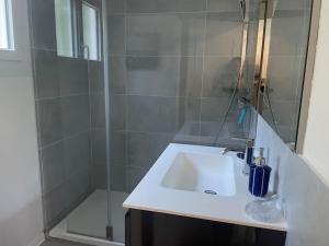 Maisons de vacances Maison arcachonnaise proche plage - animaux acceptes : photos des chambres