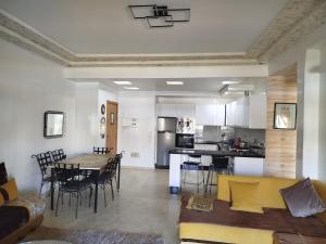 Grand appart luxueux au RDC vue piscine au complexe savannah beach que pour famille