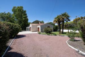 Maisons de vacances Villa Ile Heureuse - Maison 6p Chateau dOleron : Maison 3 Chambres