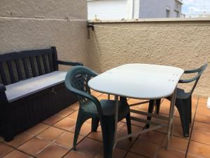 Studio avec terrasse face plage parking