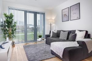Pluxa Moonstone Metropolis Luxury Getaway in Birmingham City Centre