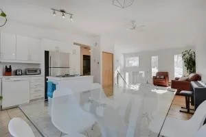 Cozy home with hot tub near airport - Wendake