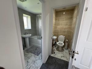 3-Bedroom Cosy Reading House