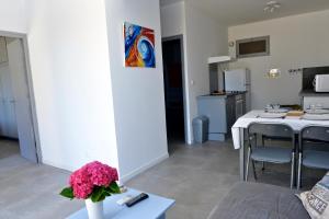 Appartements Corsicadream Barbicaja, superbe appartement dans villa, vue panoramique mer, piscine, proche Porticcio : photos des chambres