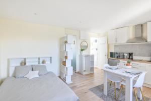 Appartements Le Haut de la Roseraie - Studio 3p avec vue mer : photos des chambres