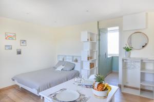 Appartements Le Haut de la Roseraie - Studio 3p avec vue mer : photos des chambres