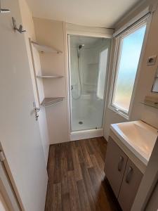 Campings CAMPING DU PHARE d OPALE MOBILE HOME J10 : photos des chambres