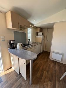 Campings CAMPING DU PHARE d OPALE MOBILE HOME J10 : photos des chambres