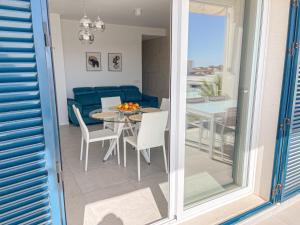 Hola Blanca - Sea, Golf, Chill