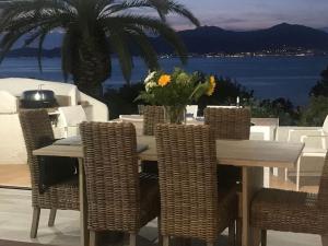 Villas Villa Sampiero, sur mer, piscine et plage a pieds : photos des chambres