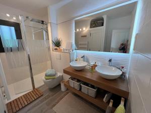 Villas Villa Sampiero, sur mer, piscine et plage a pieds : photos des chambres