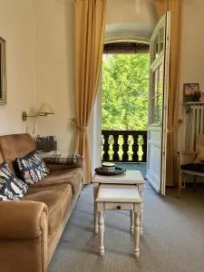 Ferienwohnung im Burghotel - 基姆高地区阿绍