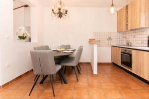Apartments Leonel by Locap Group 