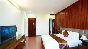 Ho Sen Xanh Hotel - Dong Anh