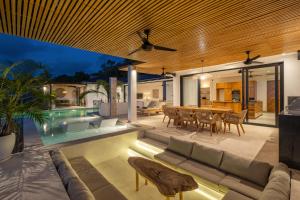 Villa Friendly - Luxury 4 BR villa In Uluwatu