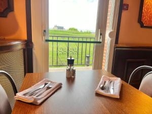 Hotels Logis Hotel Sully le Chateau : photos des chambres