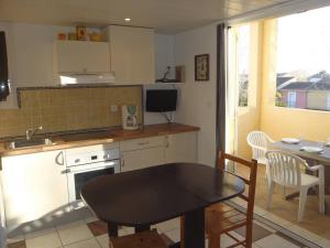 APPT 3 PCES MEZ 45m2 + TERRASSE 7m2 REF 4007