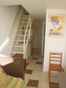 APPT 3 PCES MEZ 45m2 + TERRASSE 7m2 REF 4007